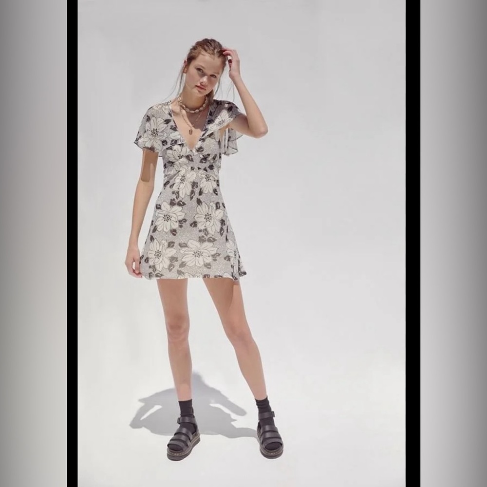 Darling black and white dress.  Perfect condition size small.  Has lining